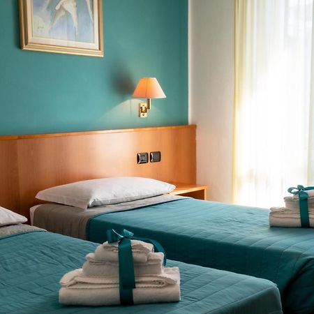 Hotel Alisei Lignano Sabbiadoro Kültér fotó