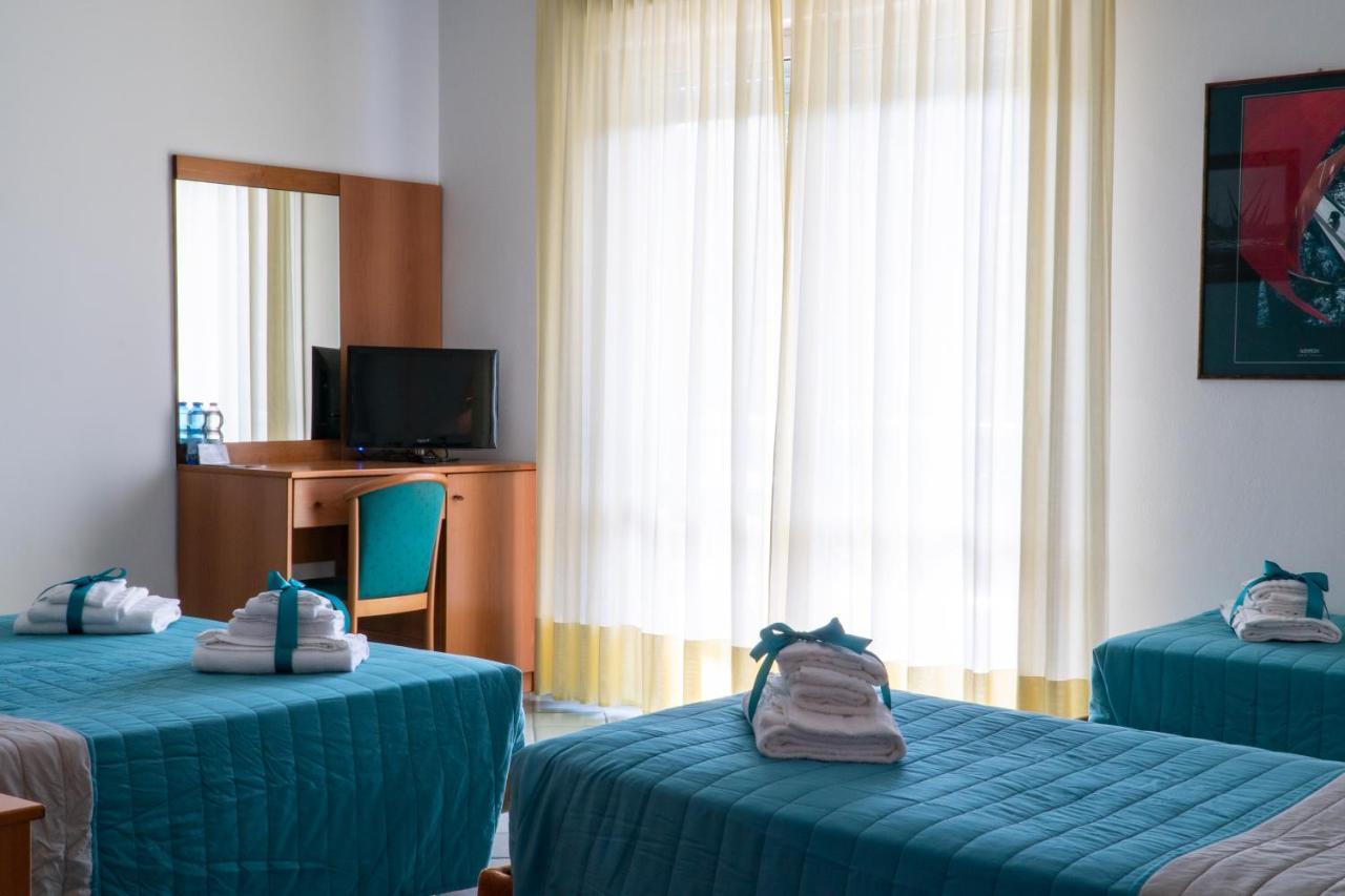 Hotel Alisei Lignano Sabbiadoro Kültér fotó