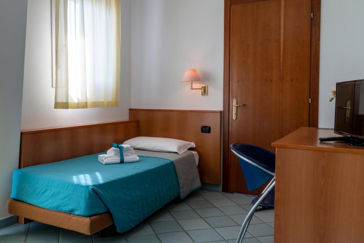 Hotel Alisei Lignano Sabbiadoro Kültér fotó