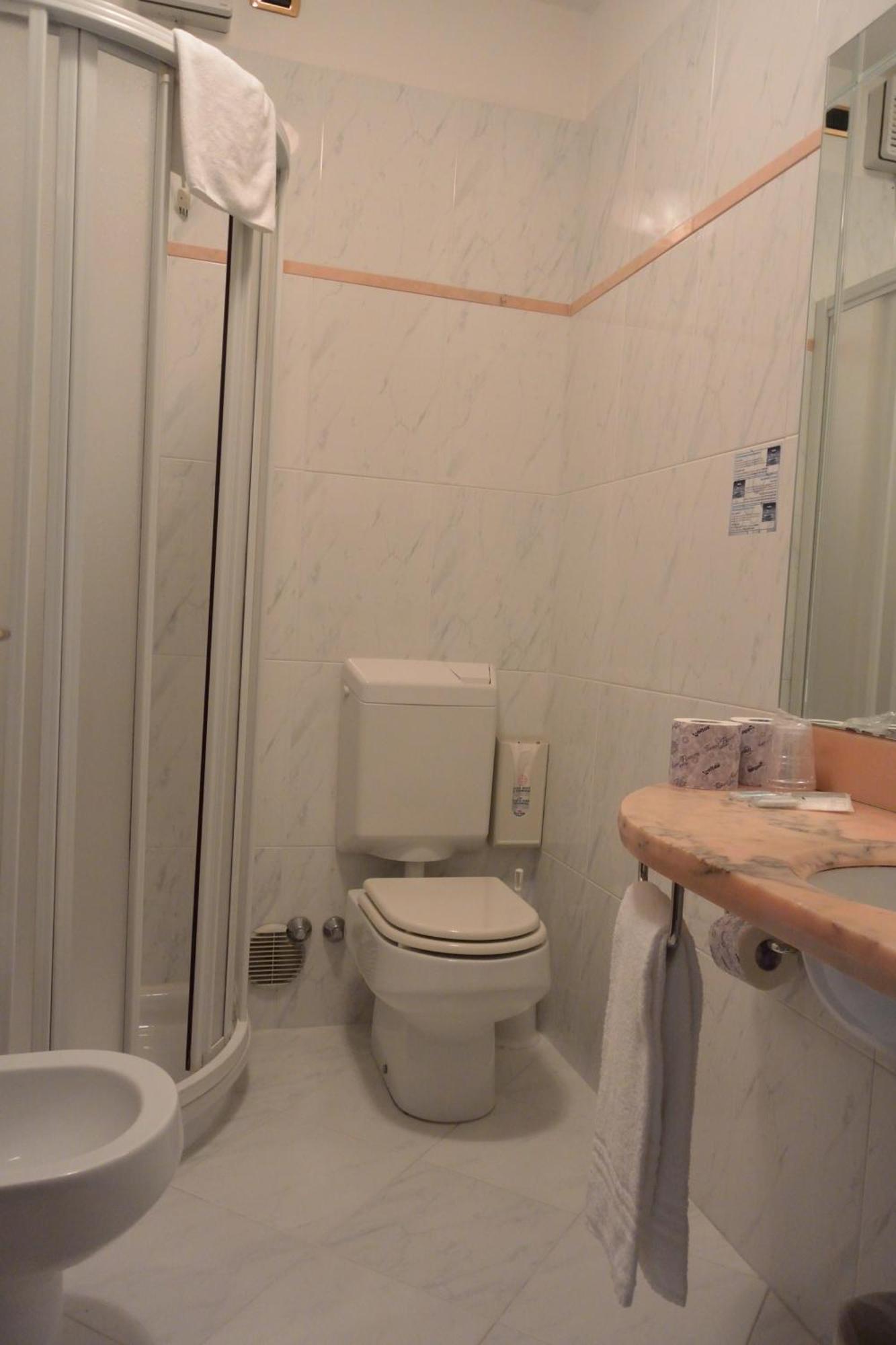 Hotel Alisei Lignano Sabbiadoro Szoba fotó