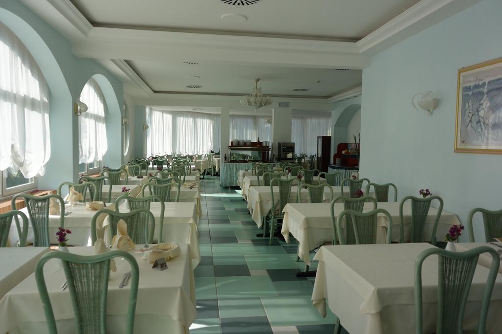 Hotel Alisei Lignano Sabbiadoro Kültér fotó