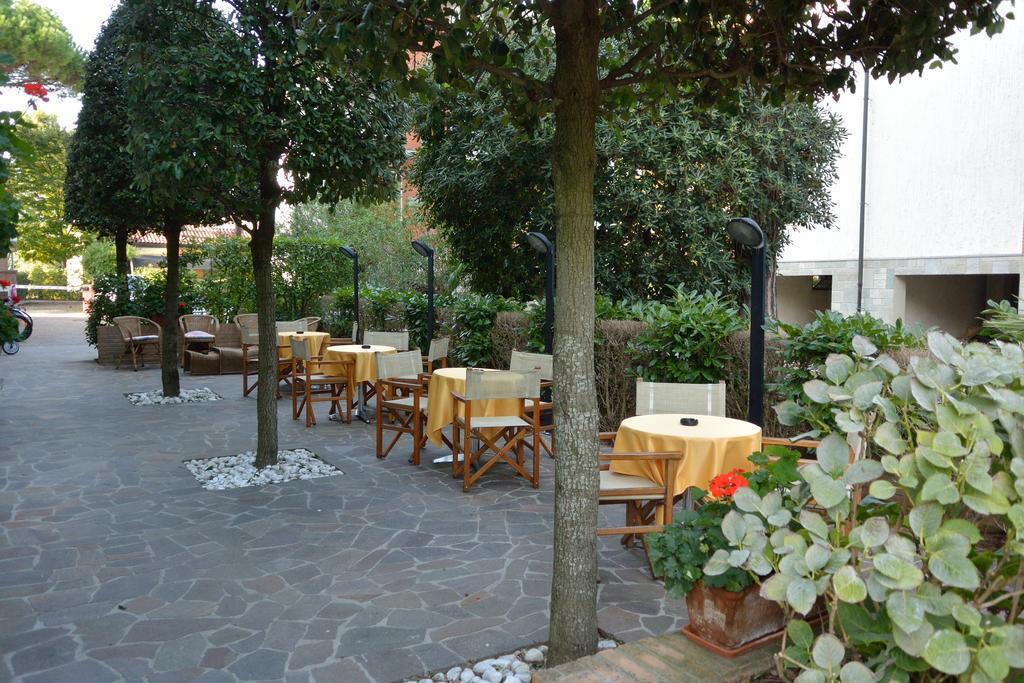 Hotel Alisei Lignano Sabbiadoro Kültér fotó