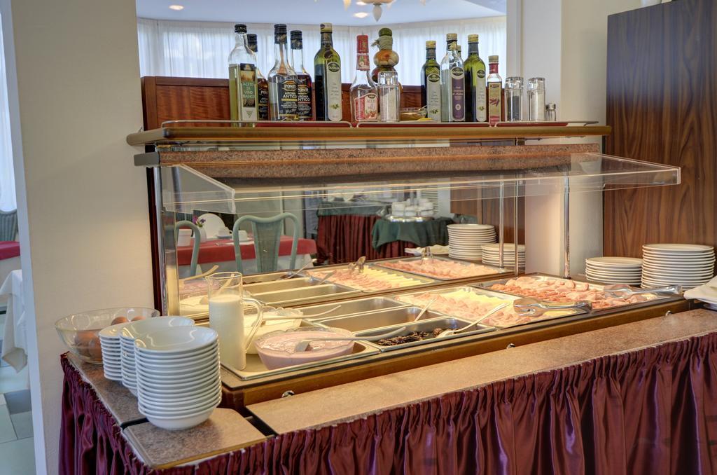 Hotel Alisei Lignano Sabbiadoro Kültér fotó