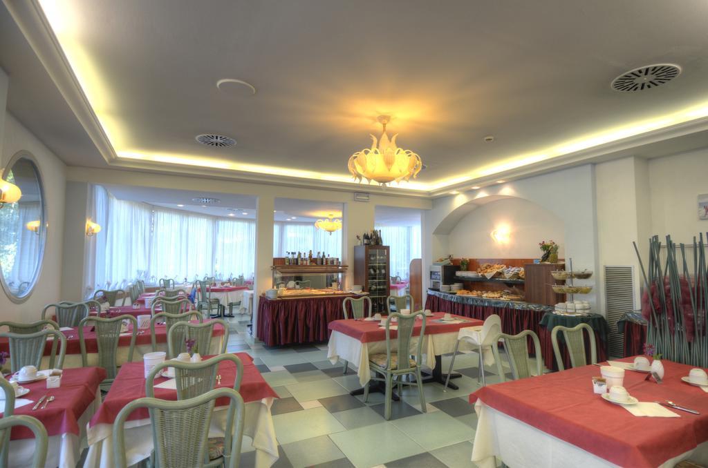 Hotel Alisei Lignano Sabbiadoro Kültér fotó