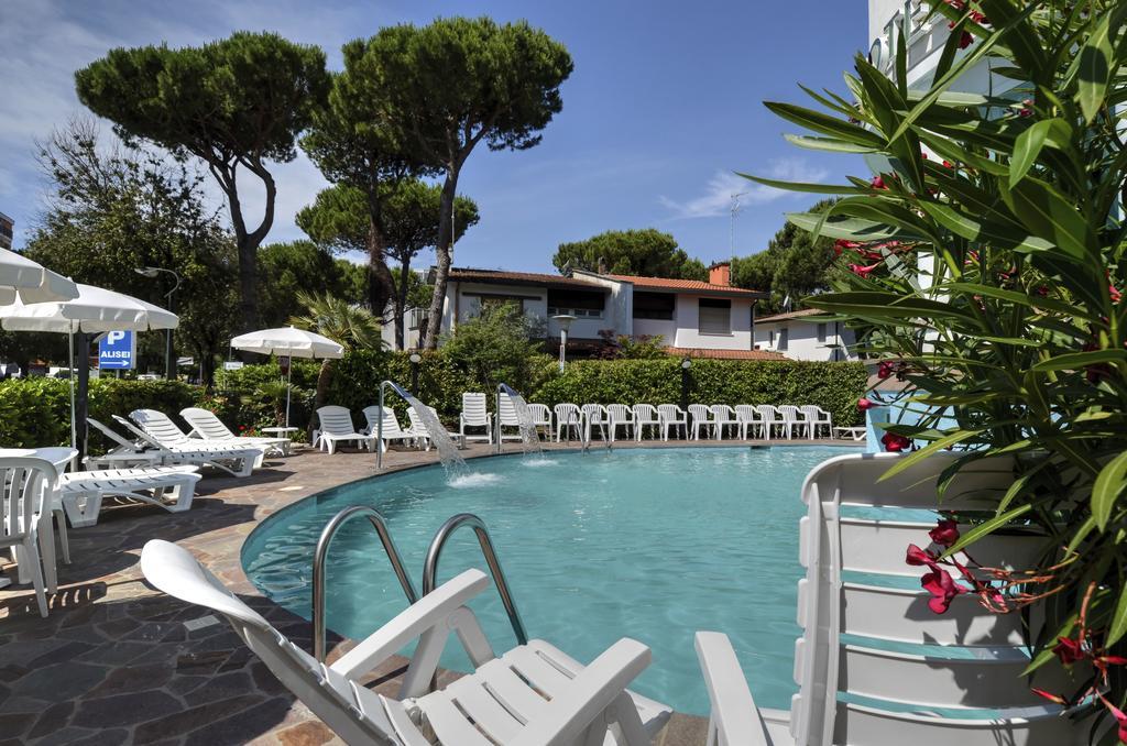 Hotel Alisei Lignano Sabbiadoro Kültér fotó